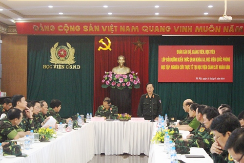 Trung tướng, GS.TS Nguyễn Xuân Yêm, Giám đốc Học viện phát biểu tại buổi làm việc